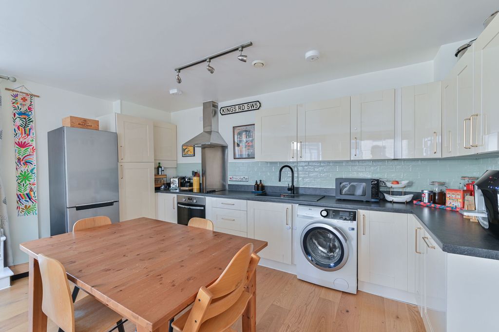 Property photo 2 of 16