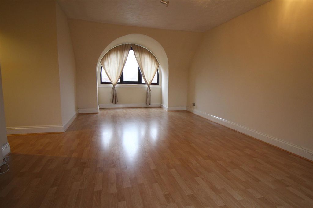 Property photo 1 of 8 15 Parish House Lounge2.Jpg