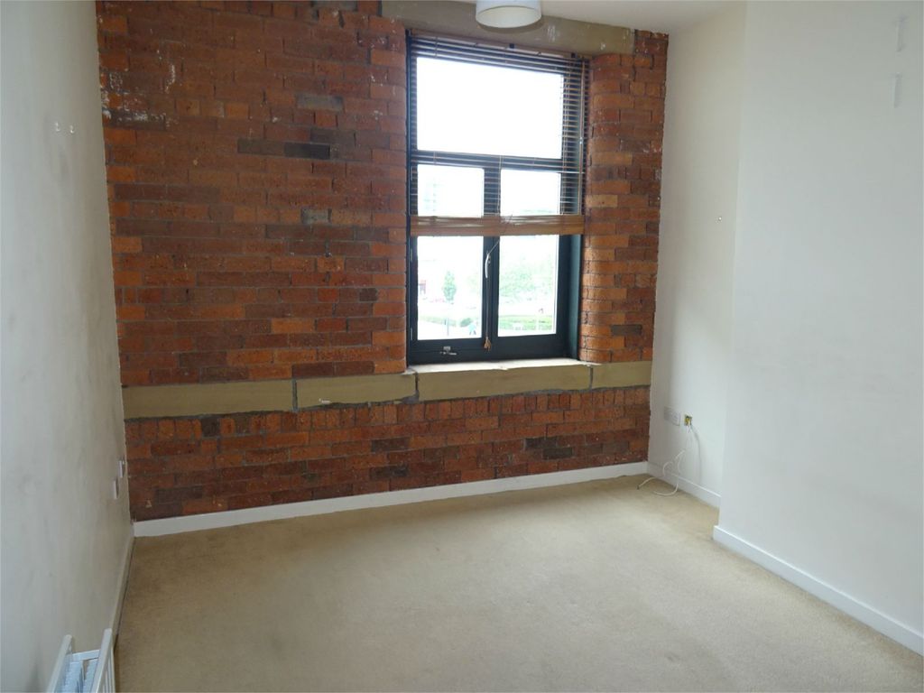 Property photo 2 of 8 Photograph 6