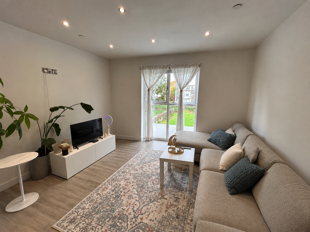 Property photo 1 of 7 Living Room
