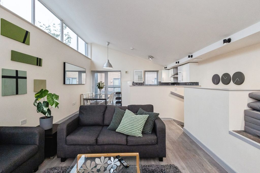 Property photo 2 of 17 Photo