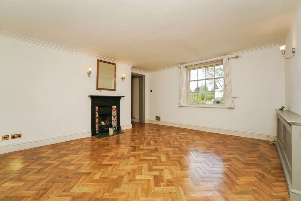 Property photo 2 of 18 Photo