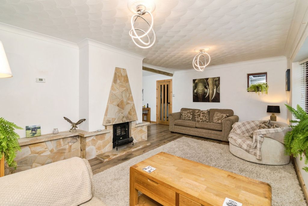 Property photo 2 of 17 Sitting Room