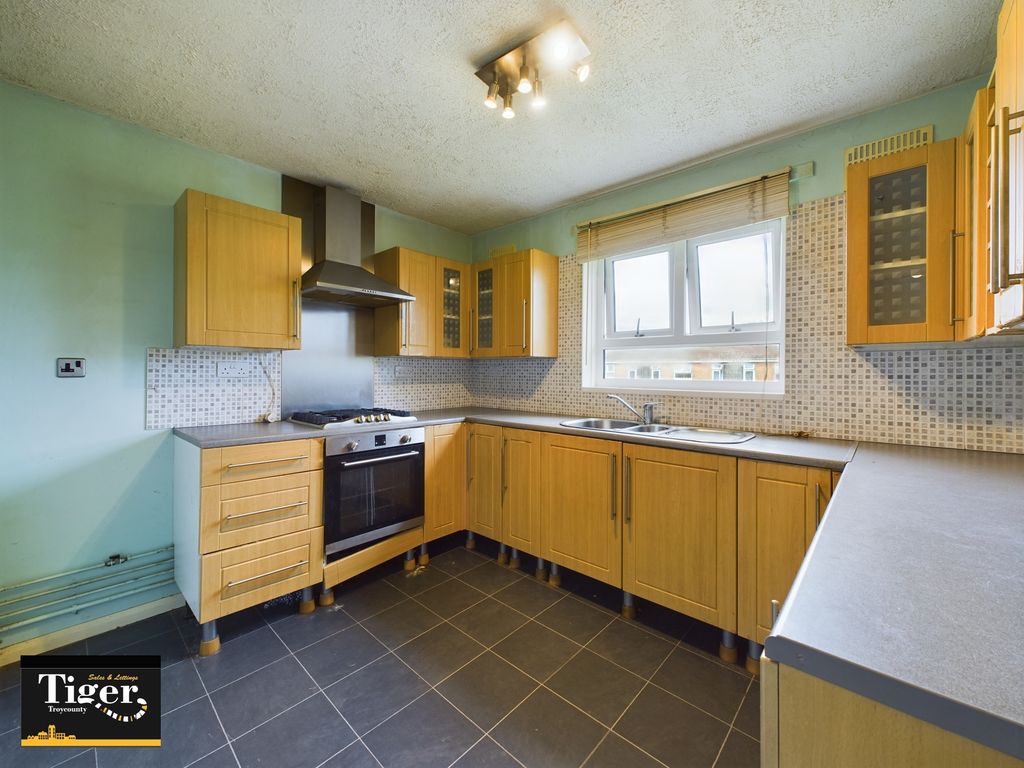 Property photo 3 of 13 Cam03440G0-Pr0124-Still018
