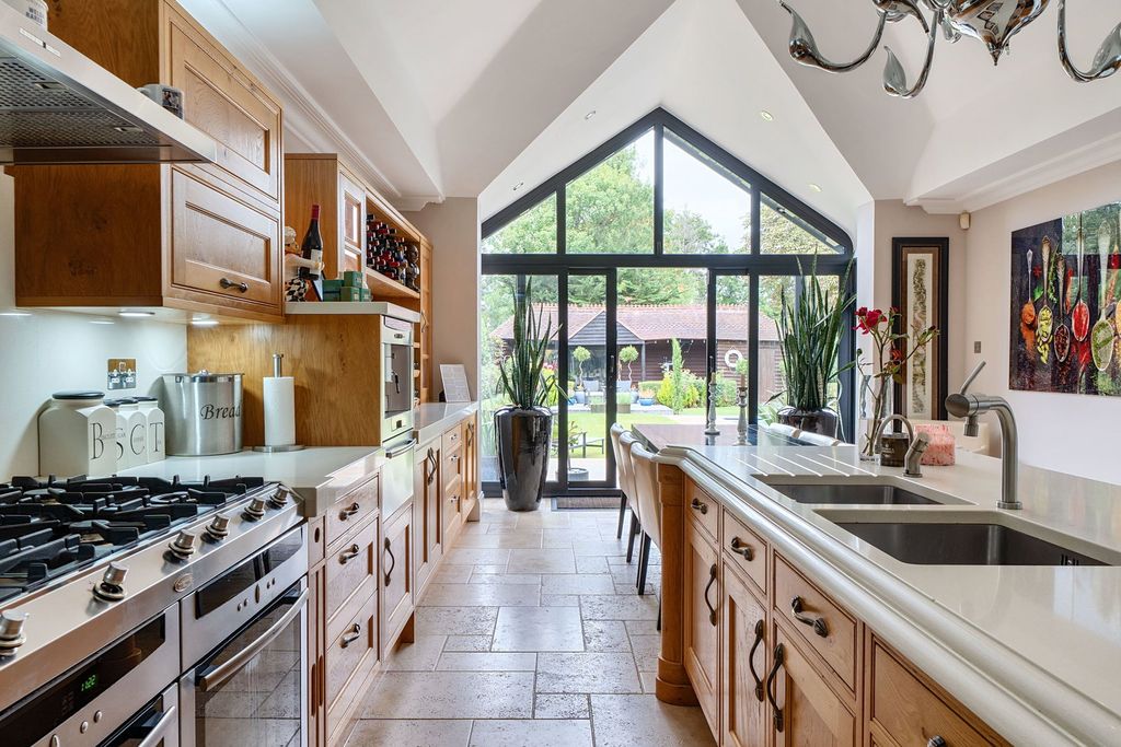 Property photo 2 of 42