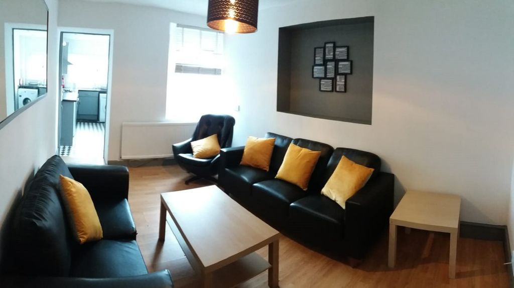 Property photo 2 of 12 63 Norfolkstreet Lounge