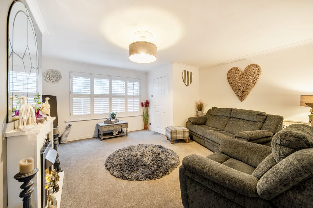 Property photo 2 of 21 Living Room