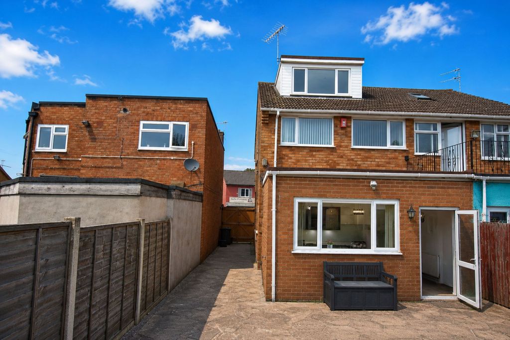 Property photo 2 of 12