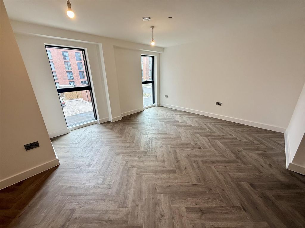Property photo 3 of 6 Bedroom