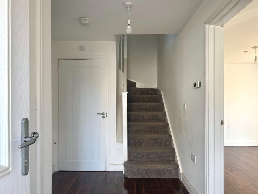 Property photo 2 of 28 Hallway