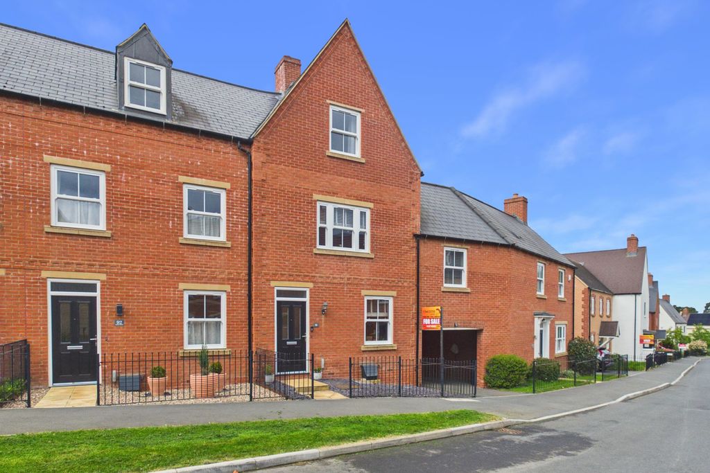 Property photo 1 of 32