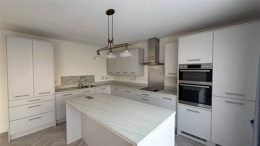 Property photo 3 of 34 Kitchen