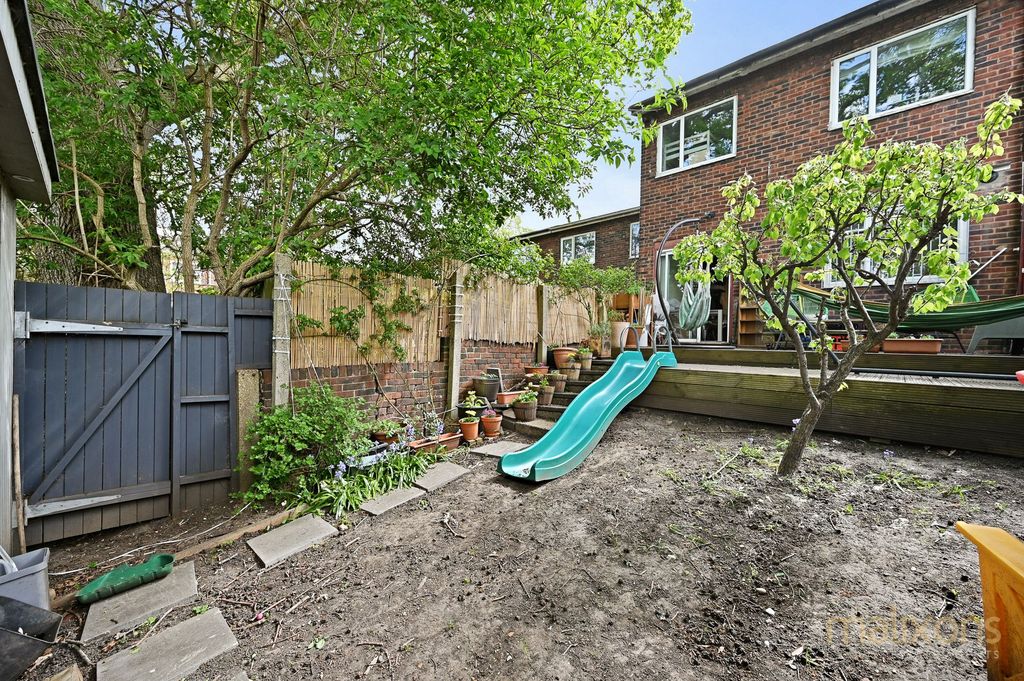 Property photo 3 of 12