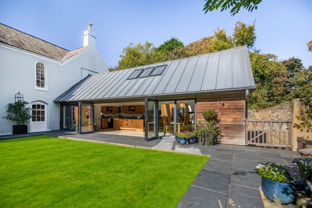 Property photo 3 of 17 Picture 3