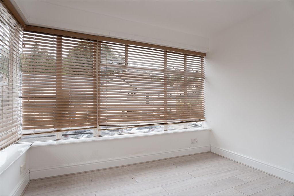 Property photo 3 of 9 3