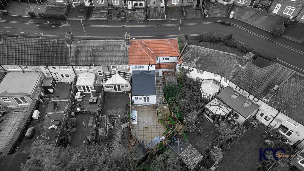 Property photo 2 of 33