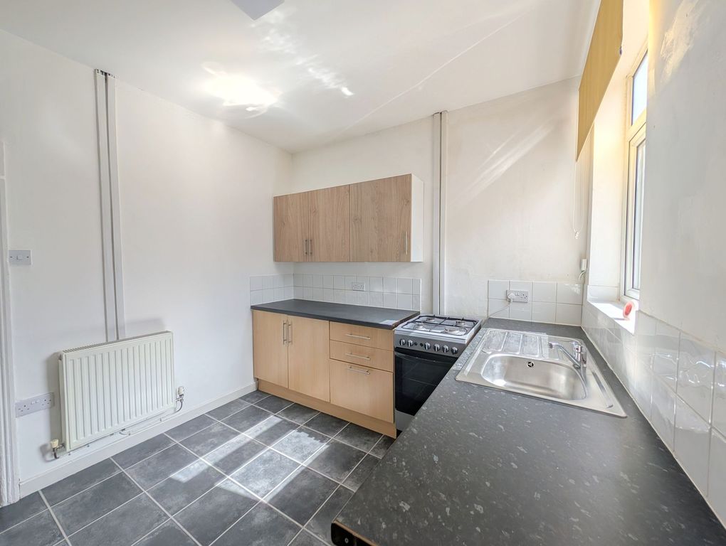 Property photo 3 of 8 Kitchen