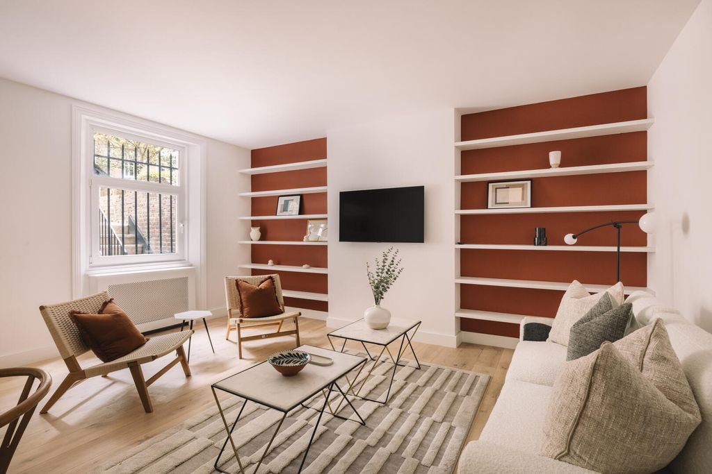 Property photo 2 of 16 31 Warwick Road .Jpg