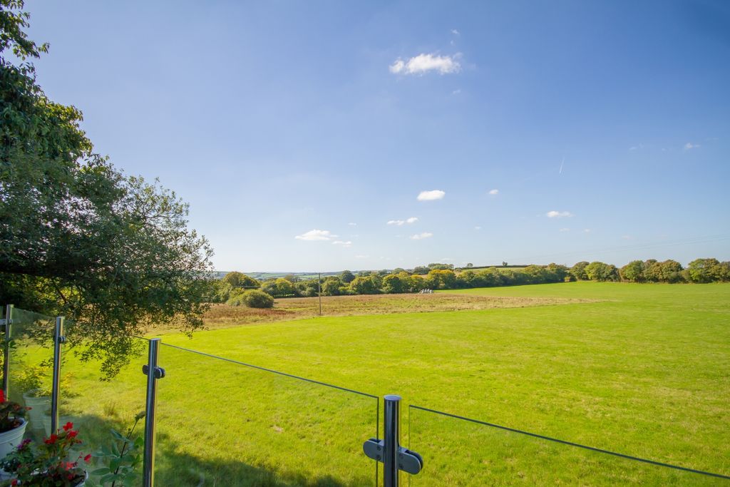 Property photo 2 of 19 Tps Lostwithiel-11