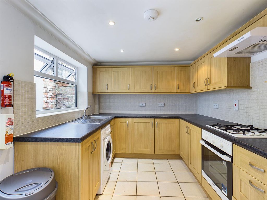 Property photo 3 of 11 Cam00771P1-Pr0109-Still05.Jpg