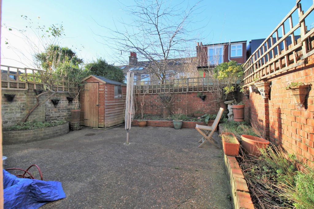 Property photo 3 of 28