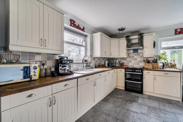 Property photo 2 of 17 Kitchen