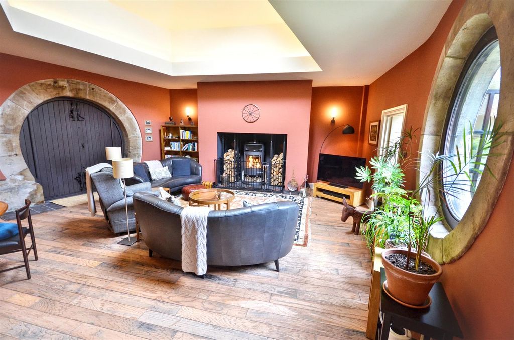 Property photo 3 of 29 Sitting Room