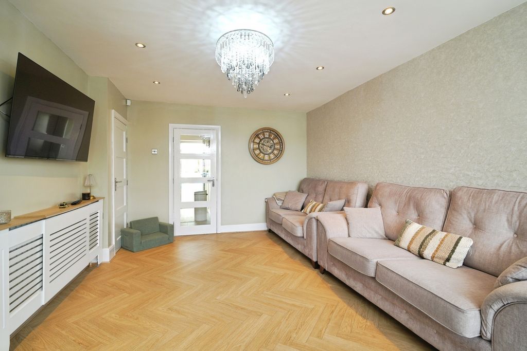 Property photo 2 of 17 Pbox-Img.Jpg