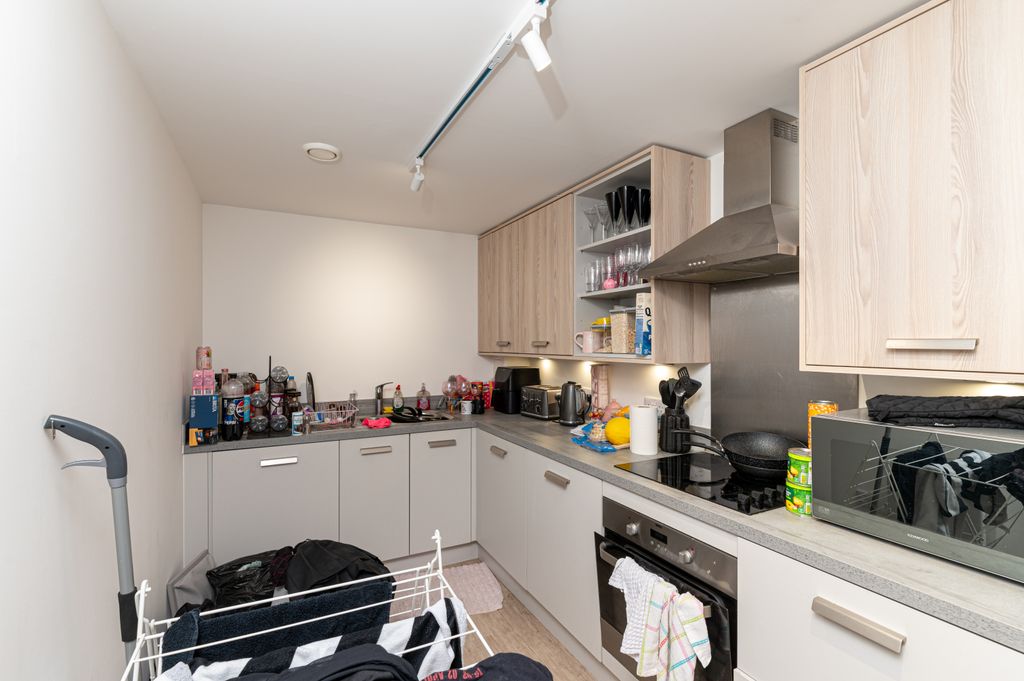 Property photo 2 of 14 04