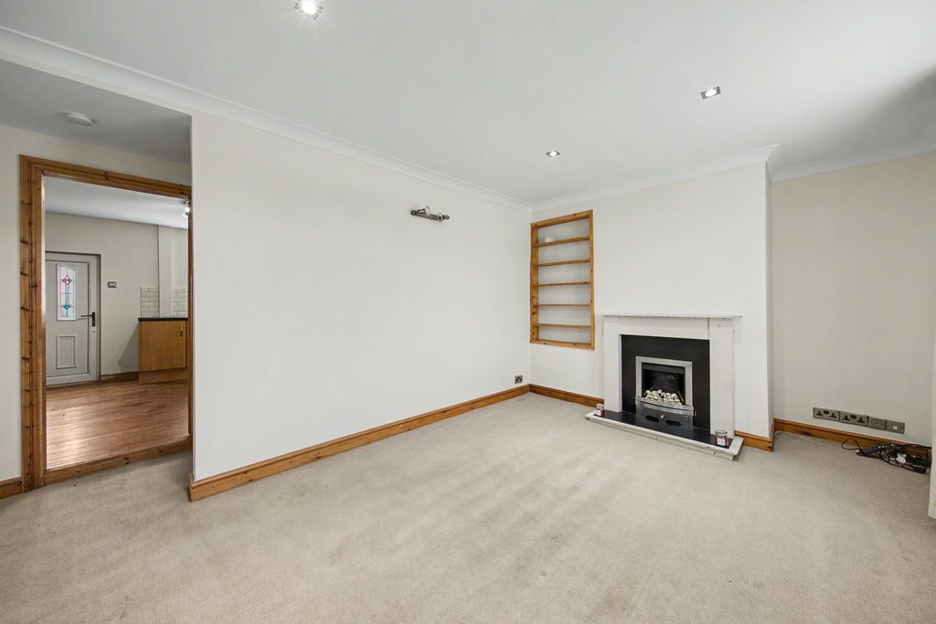 Property photo 3 of 21 Living Room