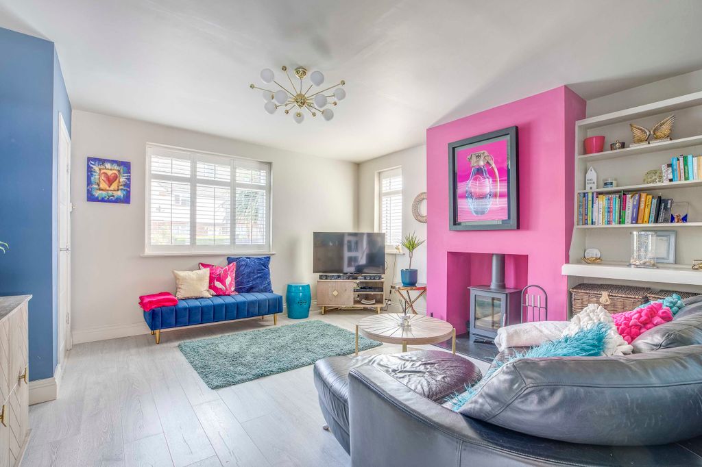 Property photo 2 of 25 19 Trinity Avenue, Sl7 3Al (Low Res)-10