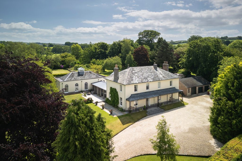 Property photo 1 of 28 Bladeley House