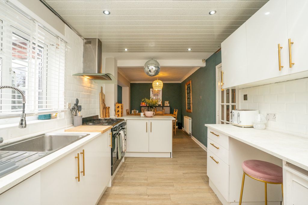 Property photo 2 of 24 31Oakwoodgreen15