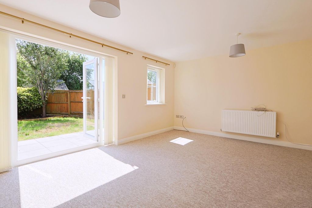 Property photo 2 of 15 Sitting Room