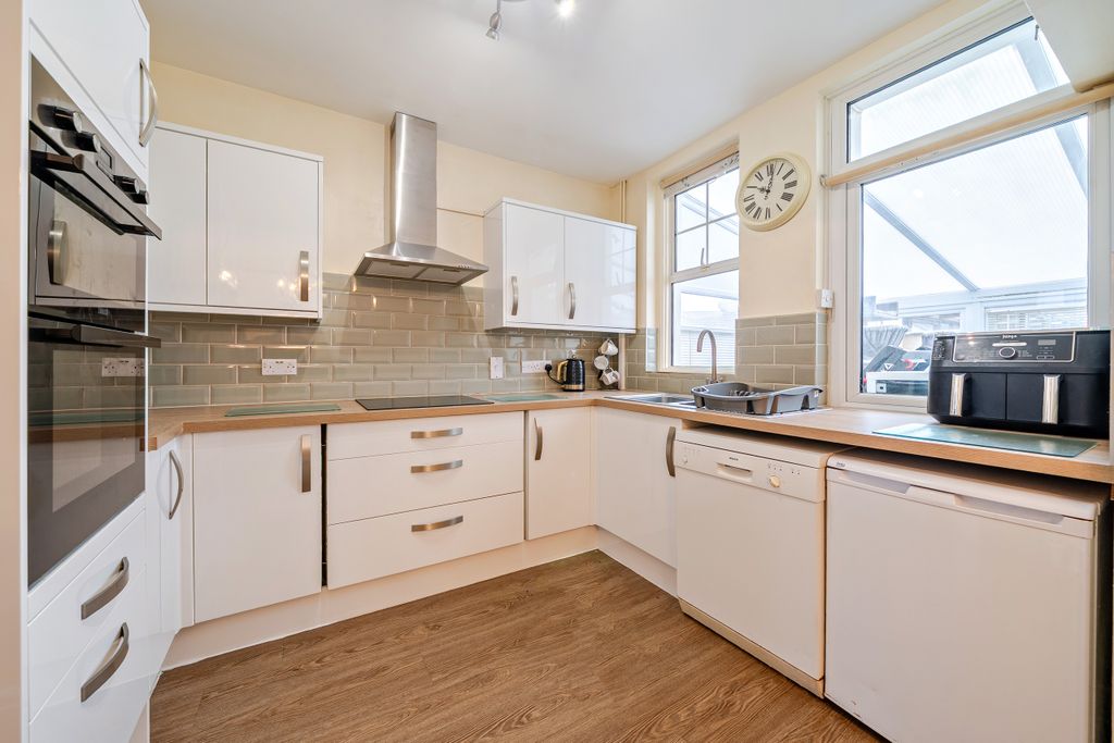 Property photo 3 of 24 Kitchen /Breakfast Room