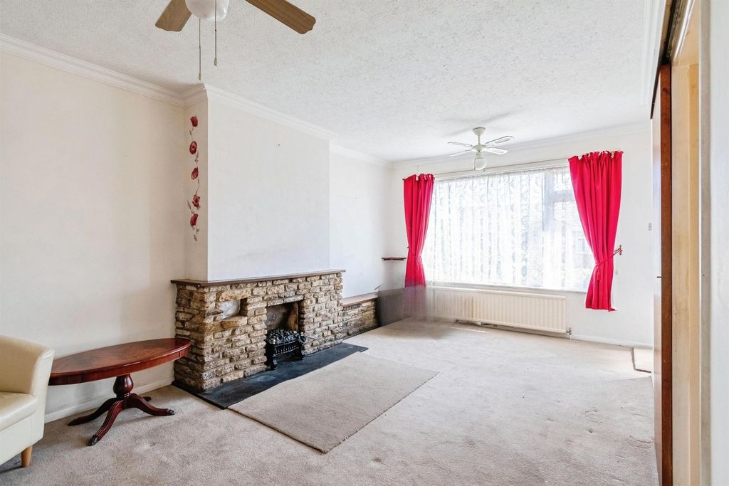 Property photo 2 of 17