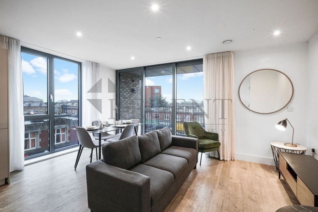 Property photo 1 of 17 Reception