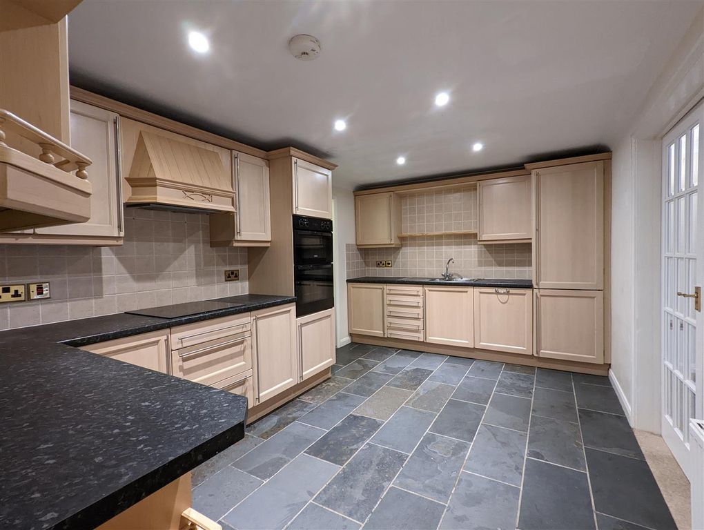 Property photo 3 of 15 Kitchen