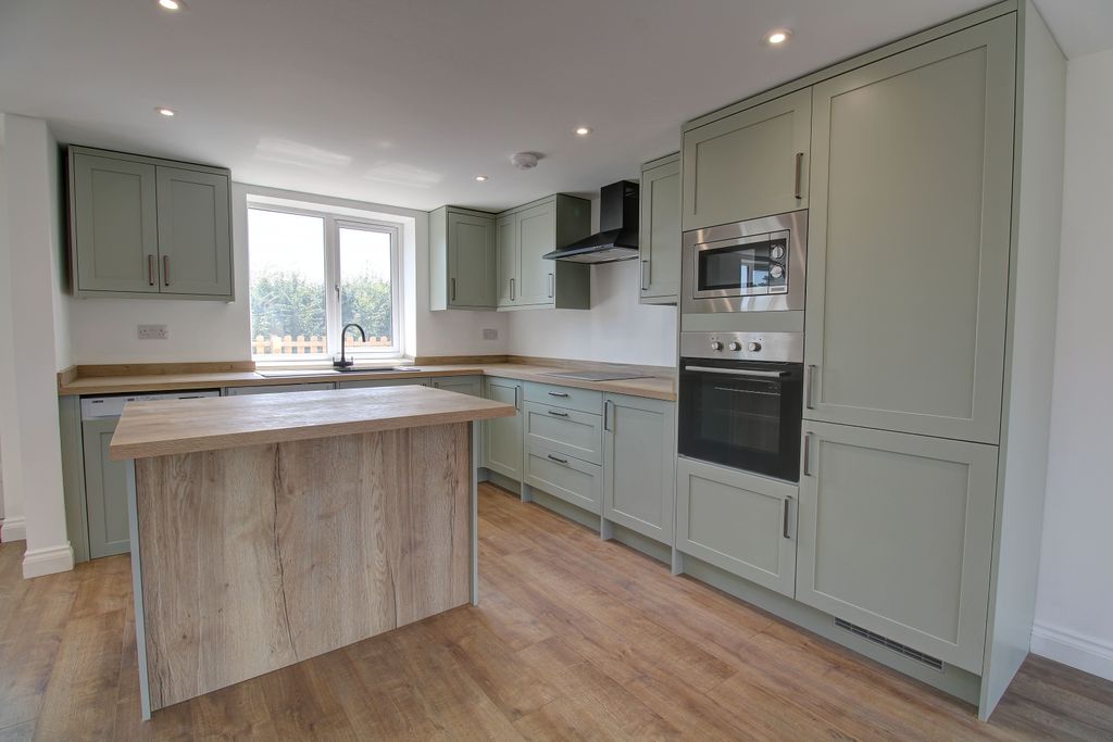 Property photo 3 of 13 A2