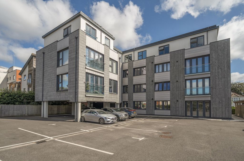 Property photo 1 of 10 1481902-5-6A44d56...