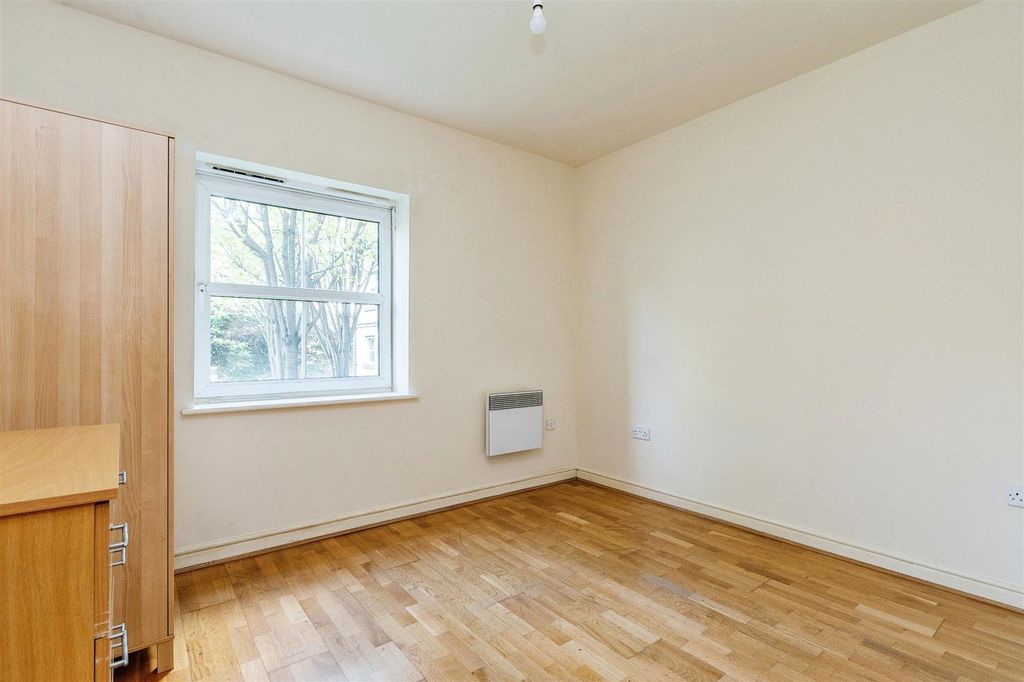 Property photo 3 of 8 Solomonscourt451Highroadlondonn120Aw-1 (7).Jpg