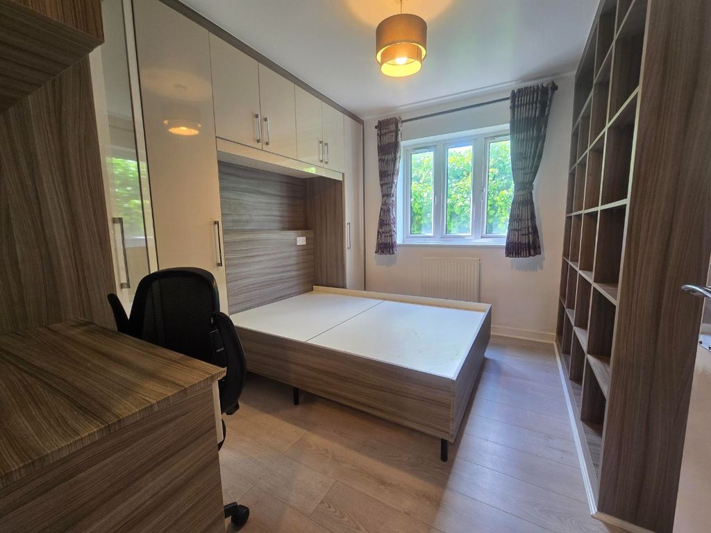 Property photo 2 of 16 4191842
