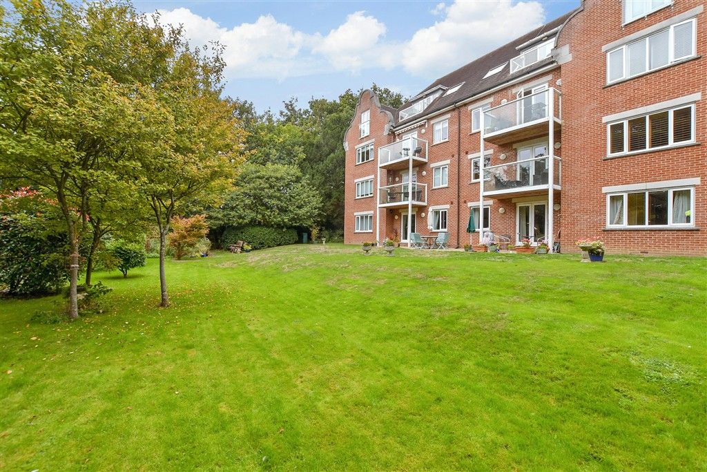 Property photo 1 of 19 Communal Gardens