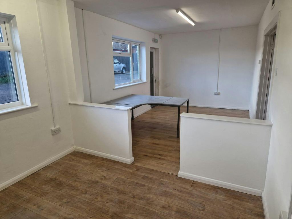 Property photo 3 of 11 695F948C-Af85-4F42-Be92-807A4Ea6C22C.Jpeg