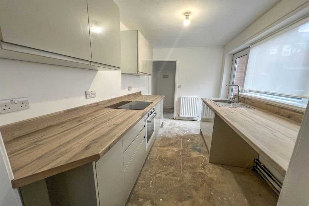 Property photo 2 of 8 Kitchen