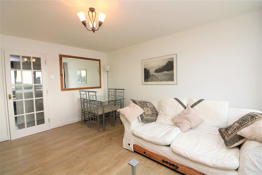 Property photo 3 of 9 Ferguson Close.Jpg