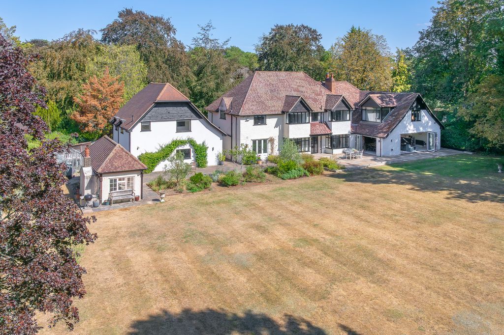 Property photo 1 of 28