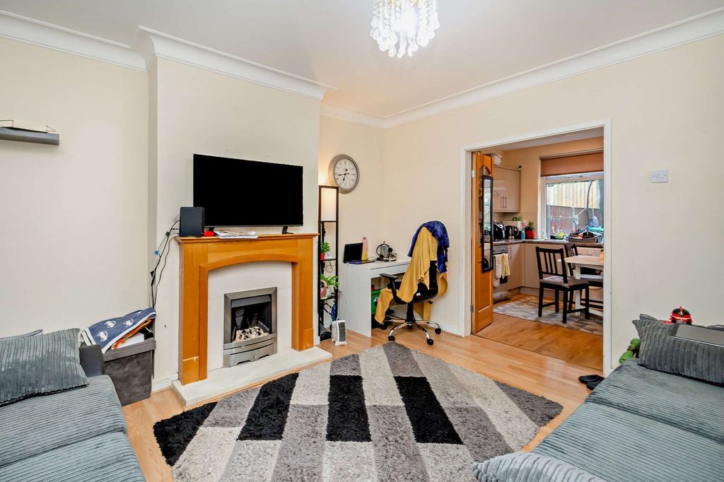 Property photo 2 of 21