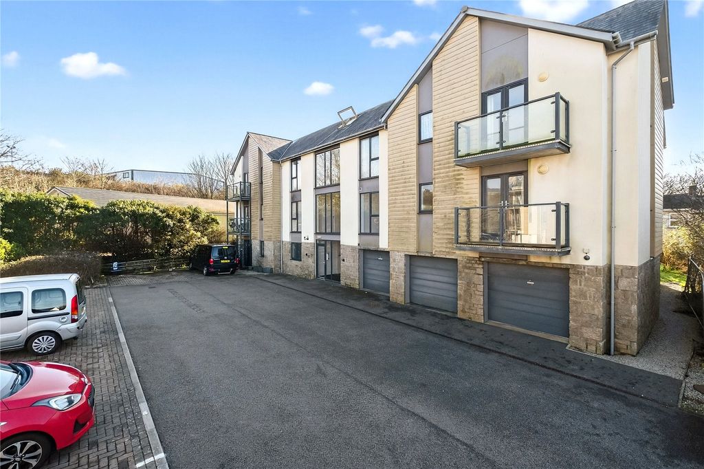 Property photo 1 of 11 Apartment Block