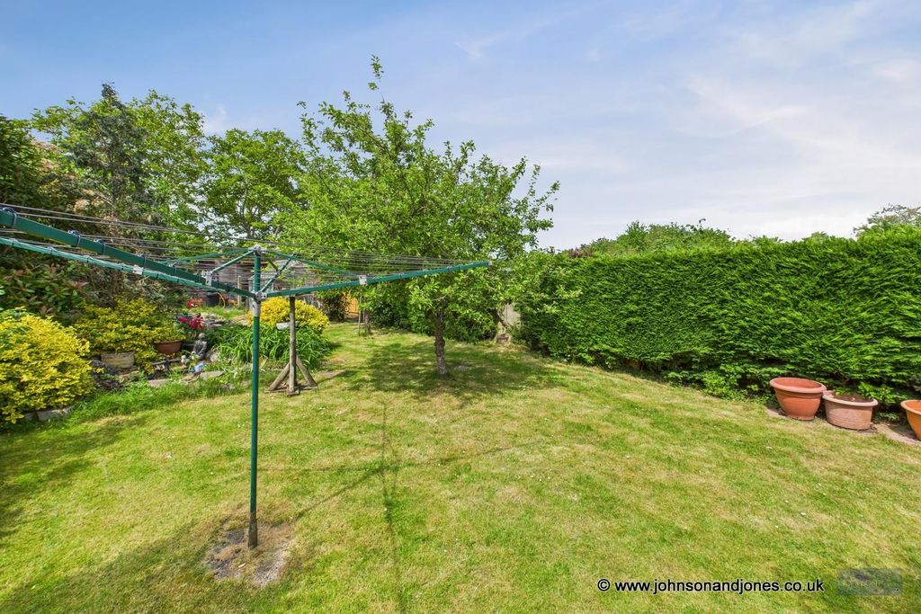 Property photo 2 of 17 2 Garden.Jpg